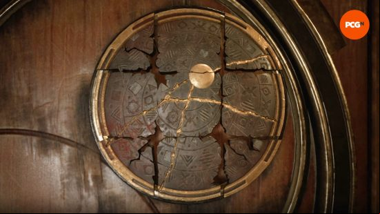 The pieces of the broken plate in the Alone in the Dark Astronomical clock puzzle appear in the correct order.