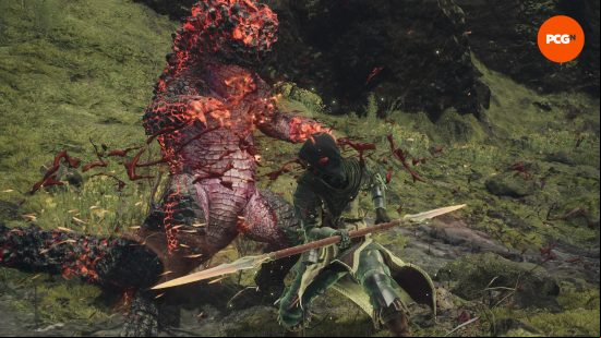 a warfarer slashing a lizard in dragons dogma 2