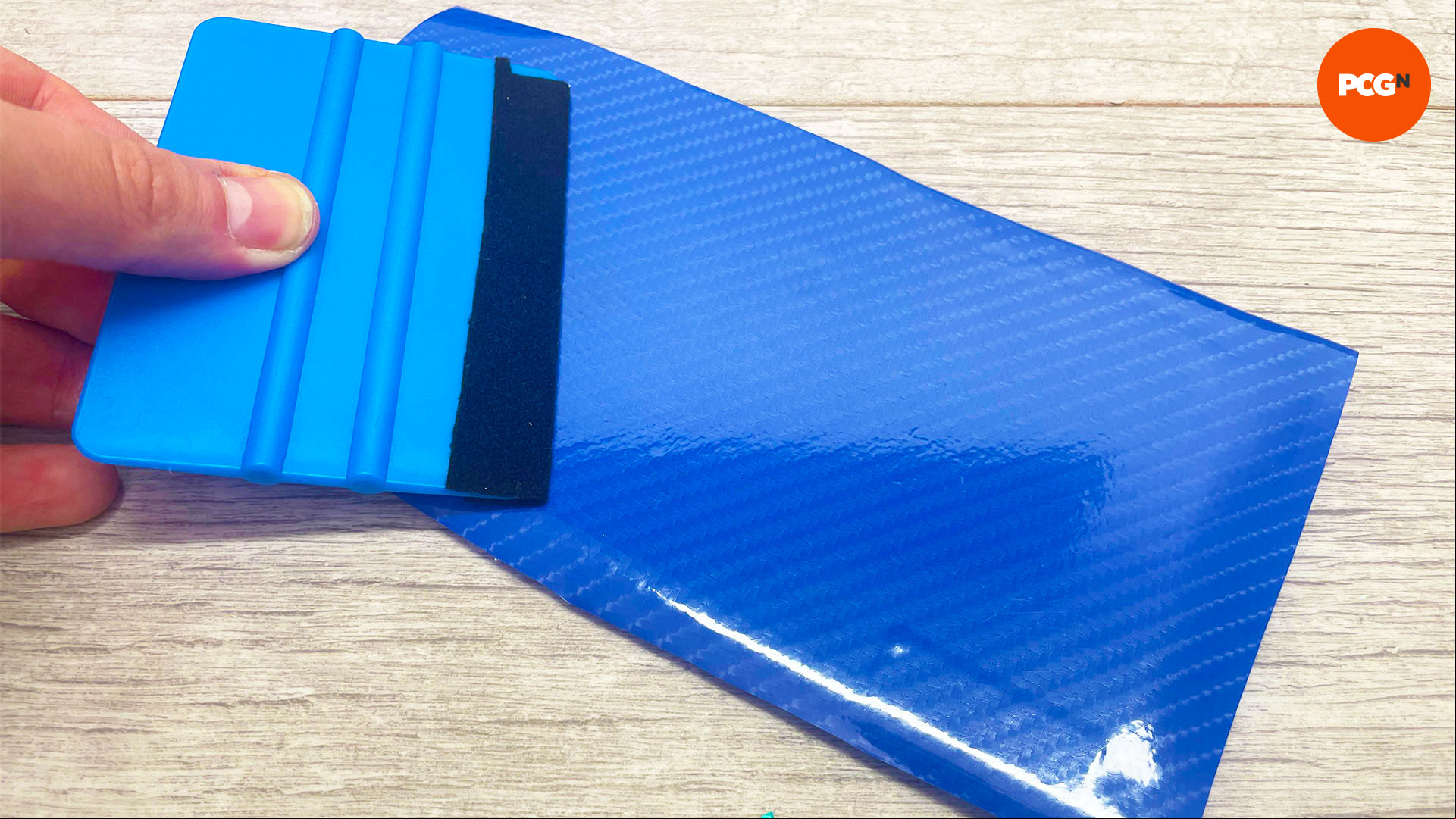 How to change your graphics card color: Apply vinyl with a squeegee