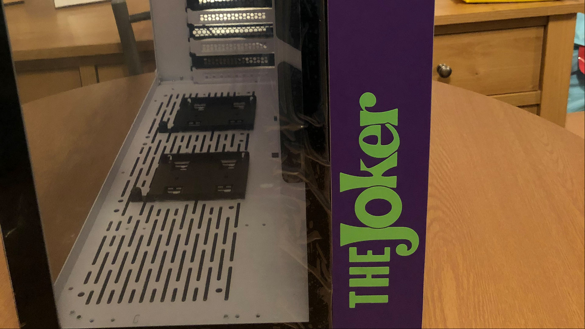 The vinyl sticker on the Joker gaming PC